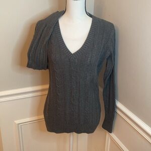 Cable Knit Sweater size Medium Gray warm winter cozy v neck